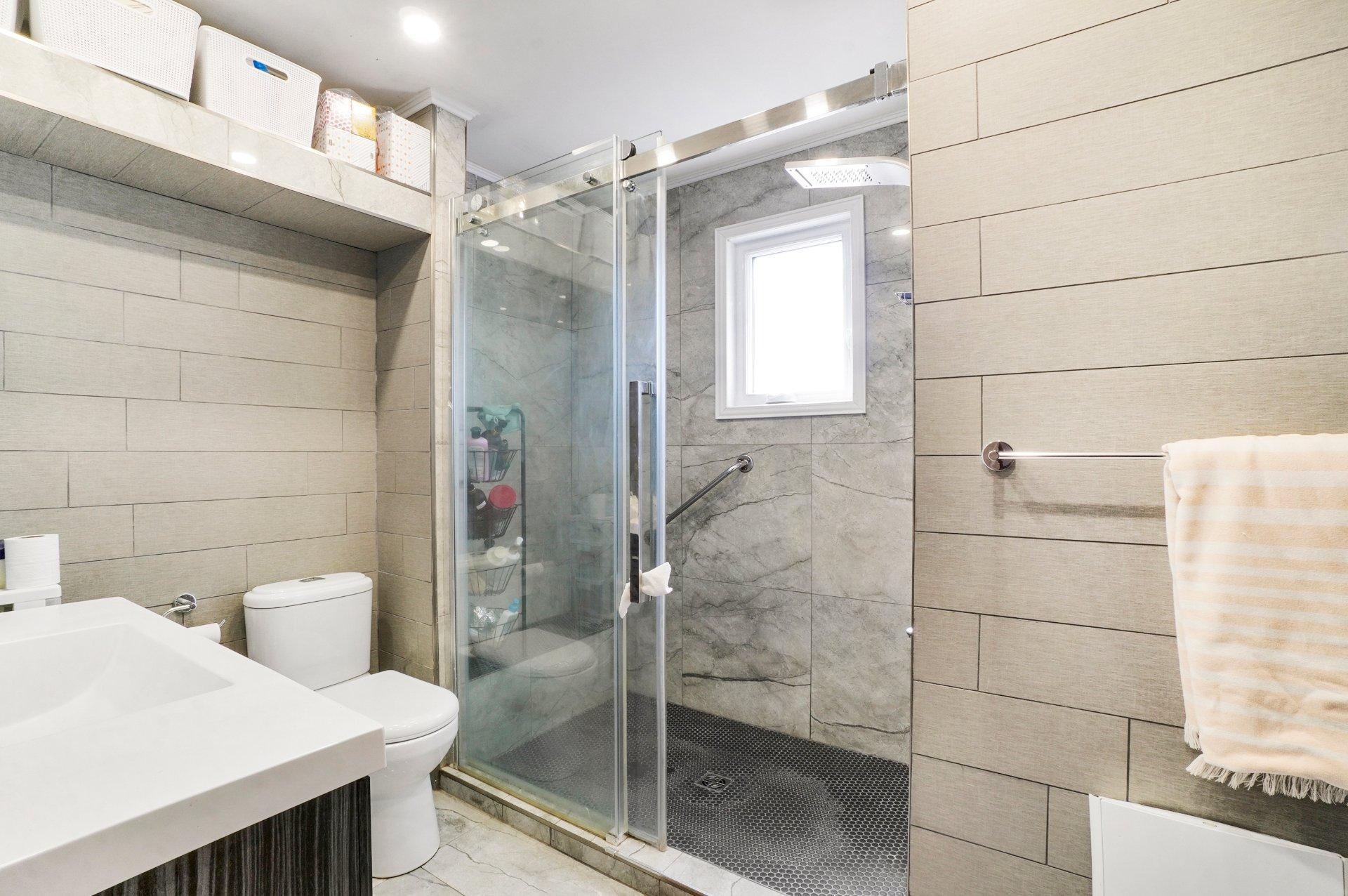 









979


Rue Notre-Dame

,
Repentigny (Repentigny),




QC
J5Y1C9


