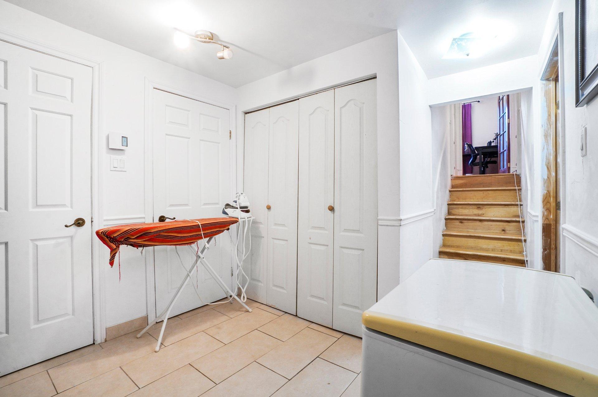









979


Rue Notre-Dame

,
Repentigny (Repentigny),




QC
J5Y1C9

