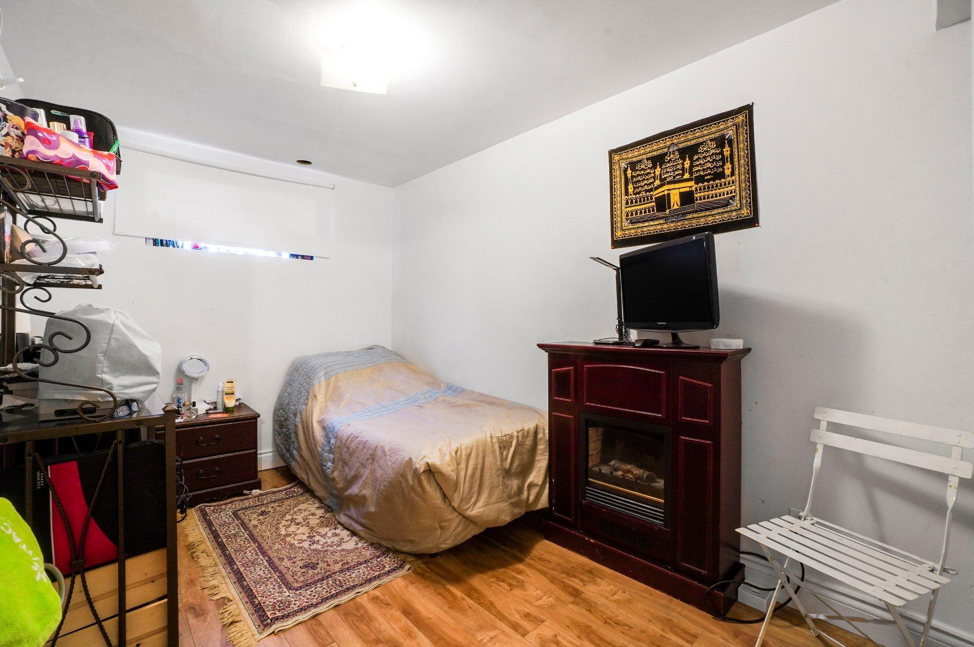 









979


Rue Notre-Dame

,
Repentigny (Repentigny),




QC
J5Y1C9

