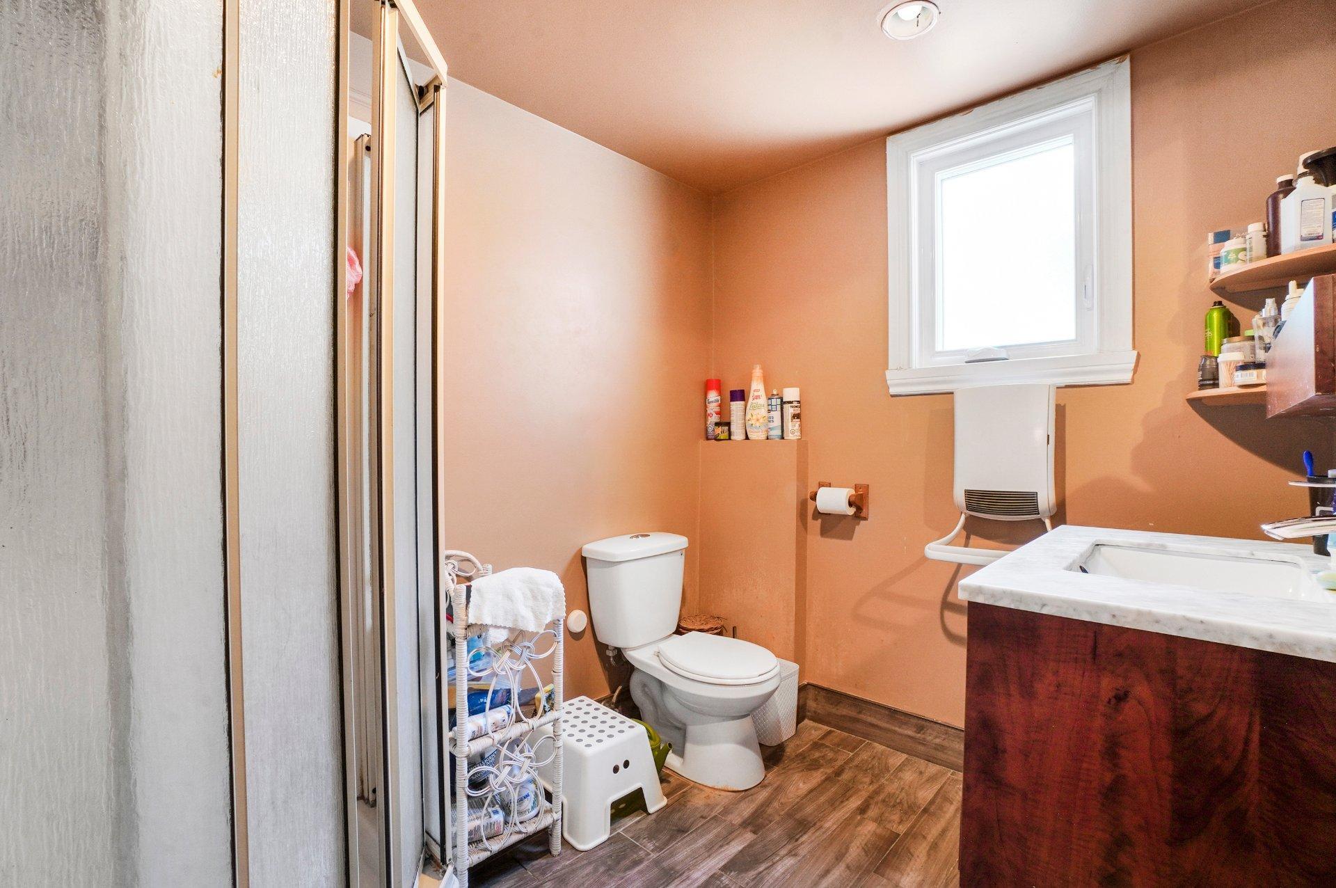 









979


Rue Notre-Dame

,
Repentigny (Repentigny),




QC
J5Y1C9

