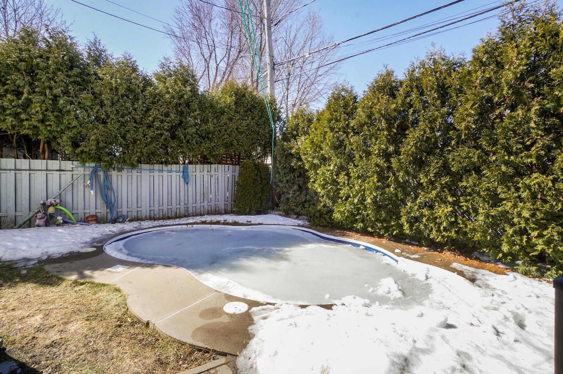 









979


Rue Notre-Dame

,
Repentigny (Repentigny),




QC
J5Y1C9

