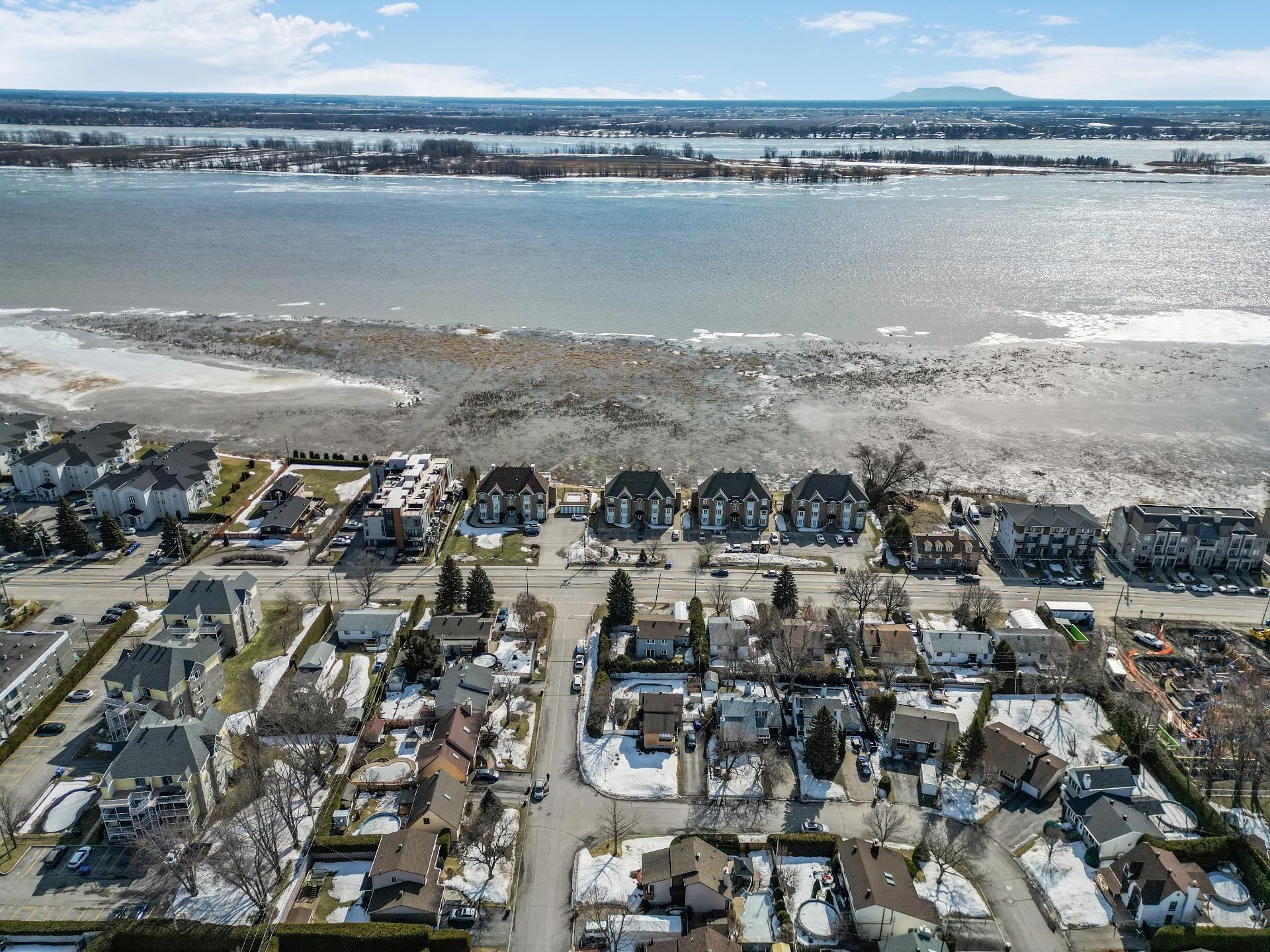 









979


Rue Notre-Dame

,
Repentigny (Repentigny),




QC
J5Y1C9

