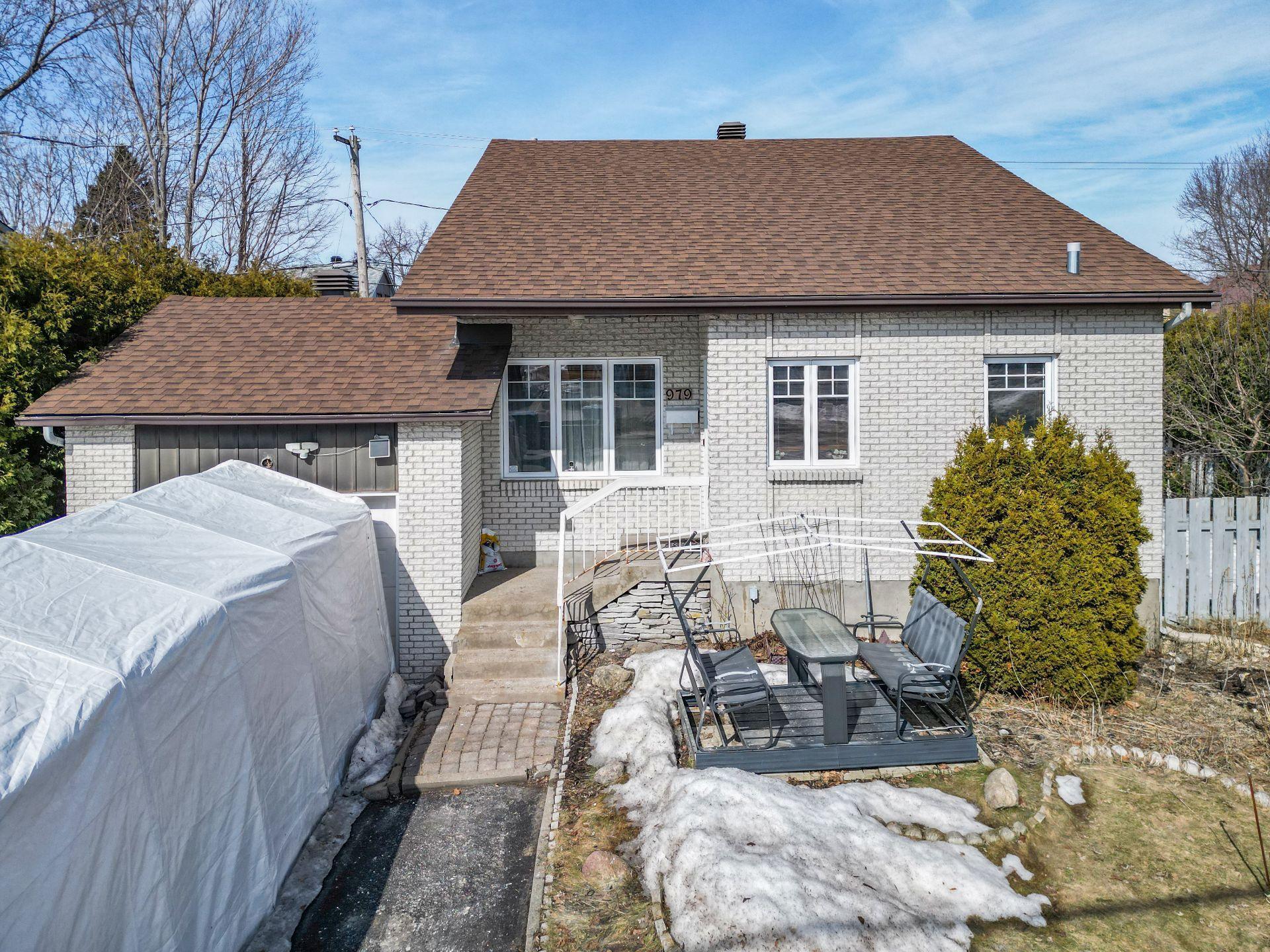 









979


Rue Notre-Dame

,
Repentigny (Repentigny),




QC
J5Y1C9


