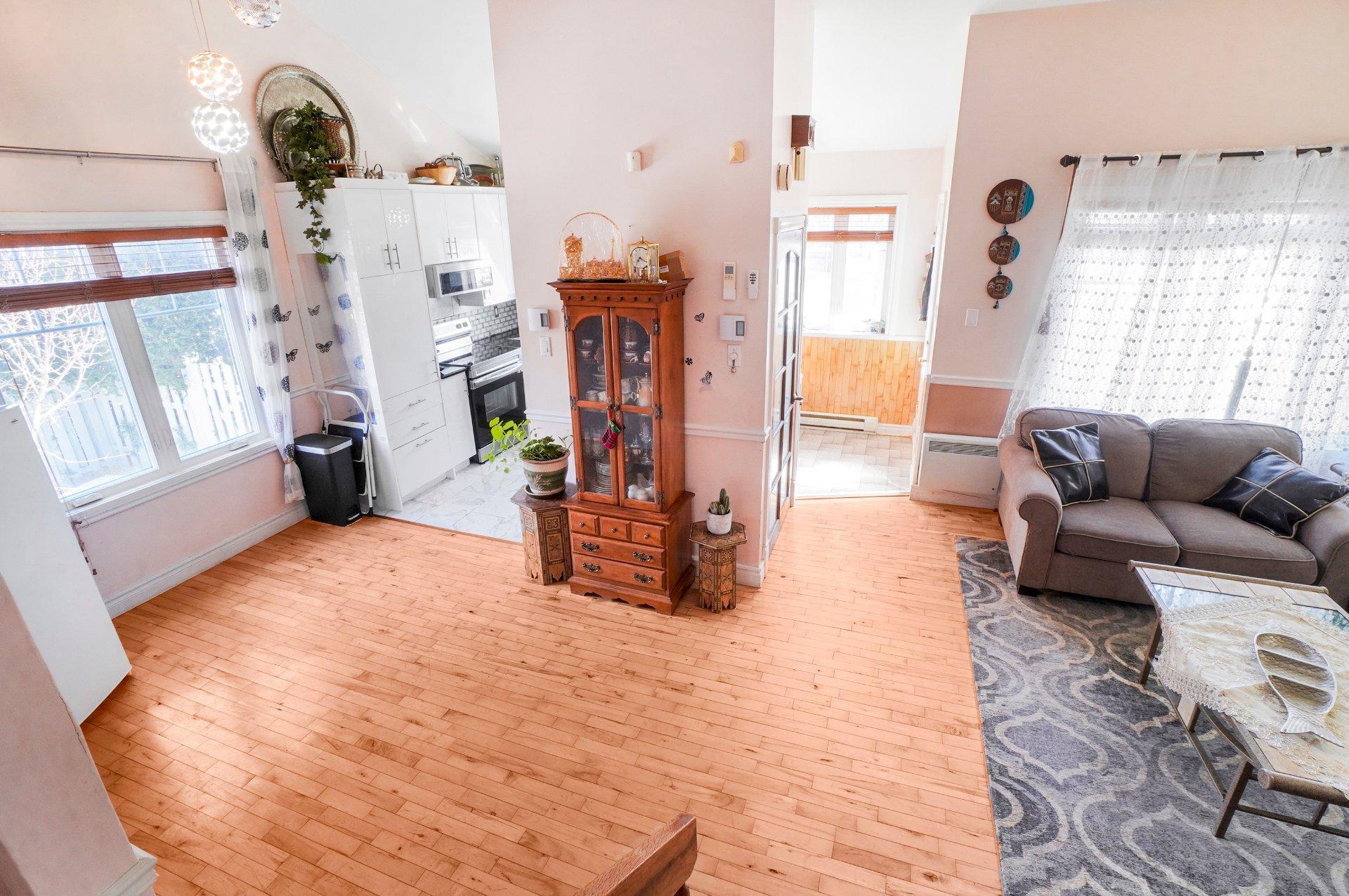 









979


Rue Notre-Dame

,
Repentigny (Repentigny),




QC
J5Y1C9

