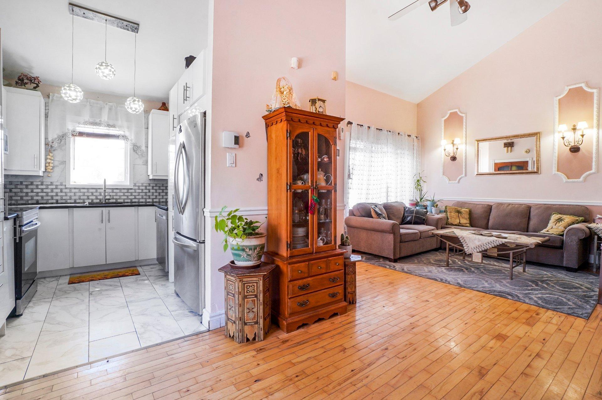 









979


Rue Notre-Dame

,
Repentigny (Repentigny),




QC
J5Y1C9

