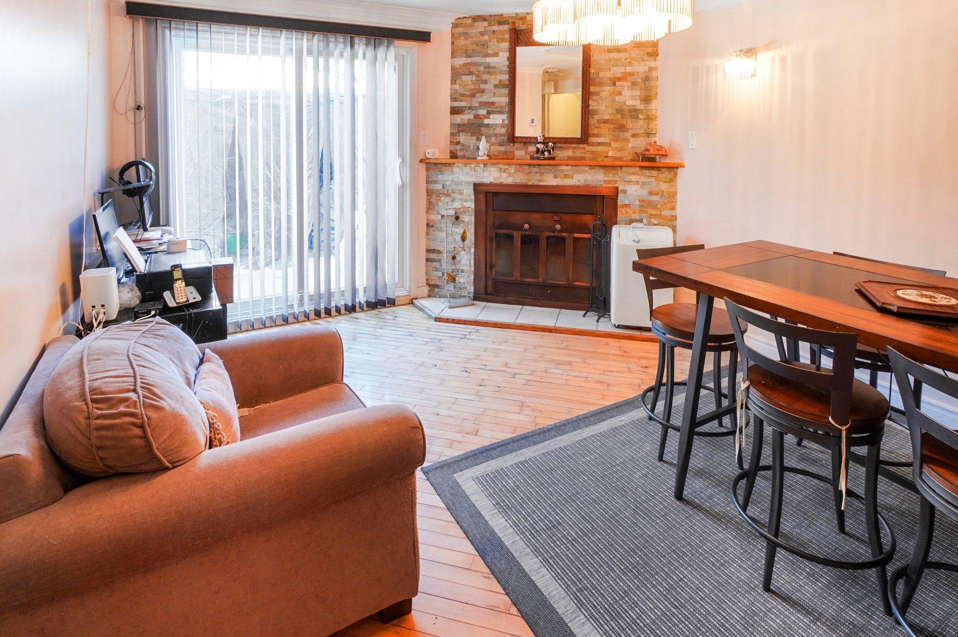 









979


Rue Notre-Dame

,
Repentigny (Repentigny),




QC
J5Y1C9

