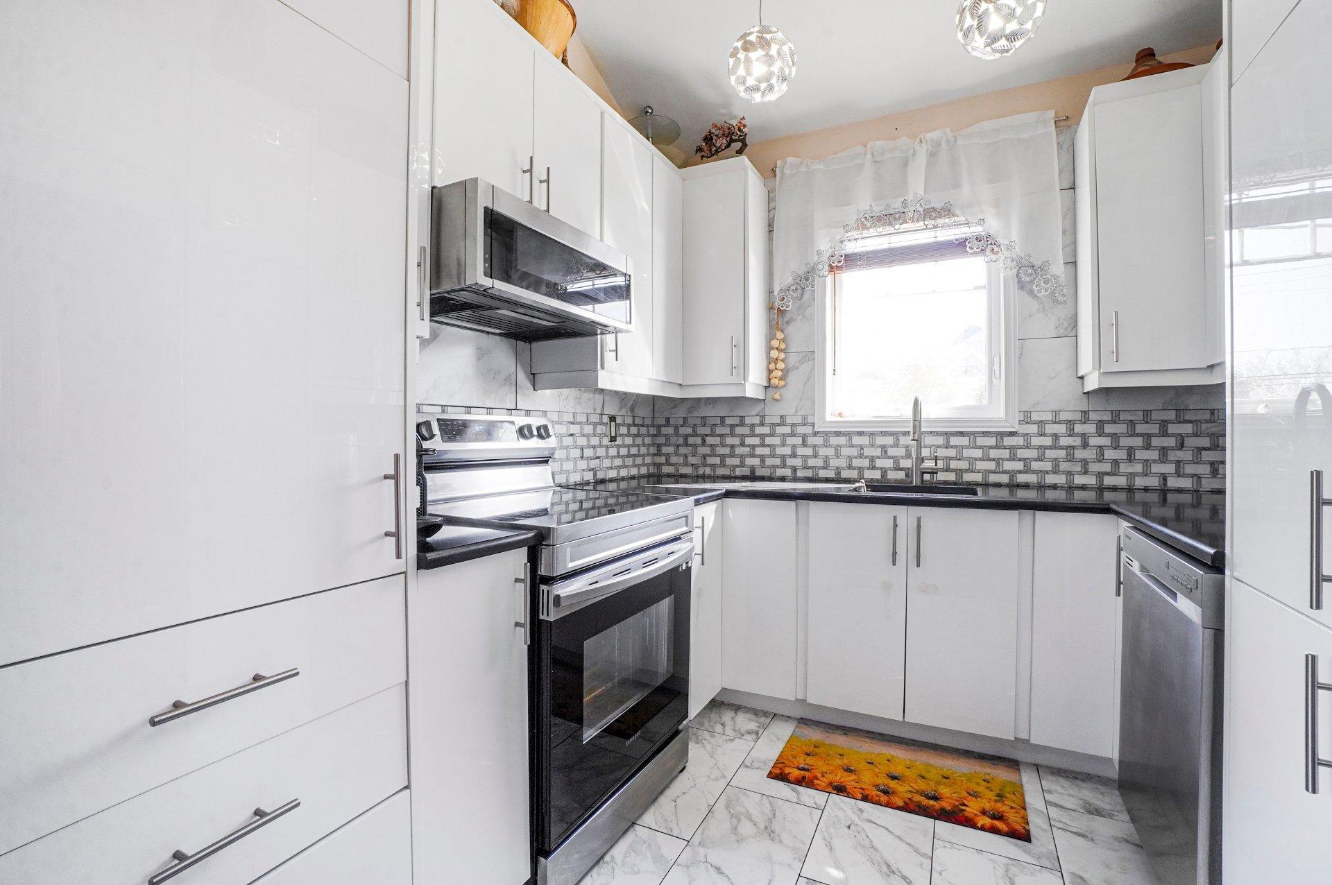 









979


Rue Notre-Dame

,
Repentigny (Repentigny),




QC
J5Y1C9

