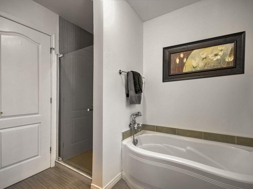 









5


Rue du Boisé

,
Lachute,




QC
J8H4N4

