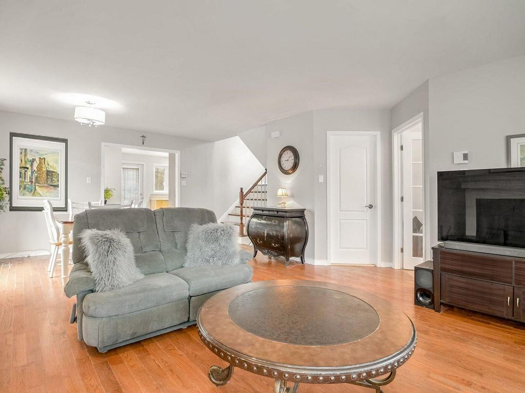 









5


Rue du Boisé

,
Lachute,




QC
J8H4N4

