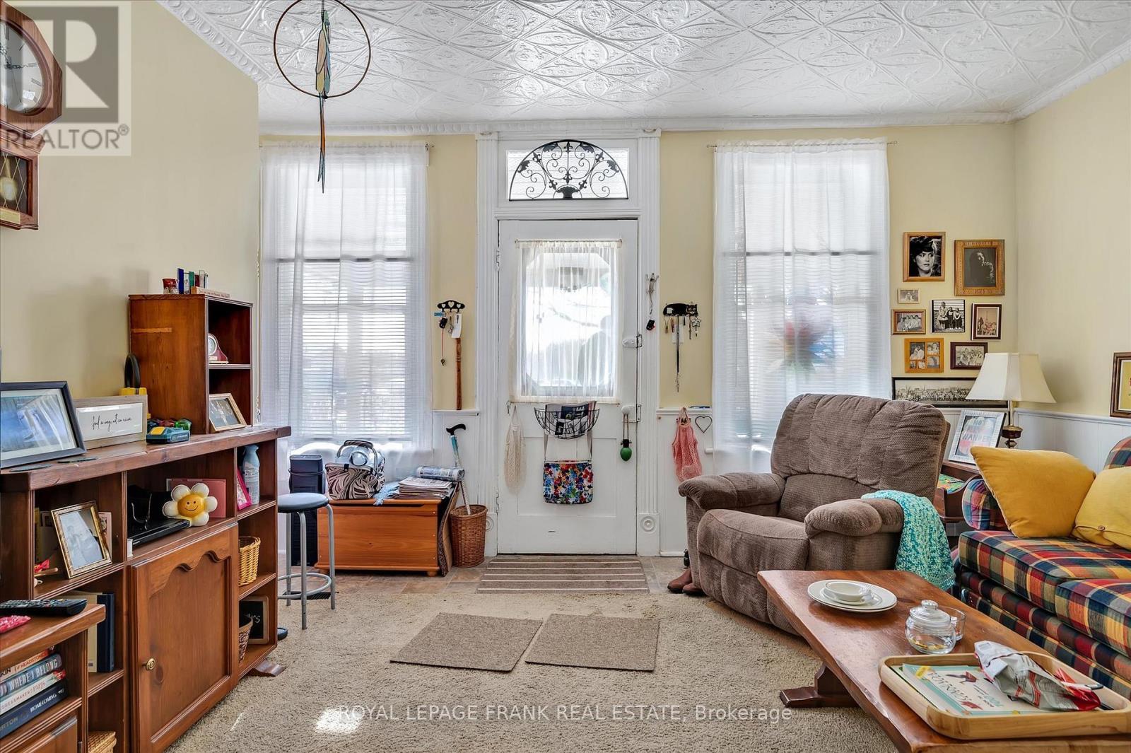 












8 ONTARIO STREET

,
Havelock-Belmont-Methuen (Havelock),




Ontario
K0L1Z0

