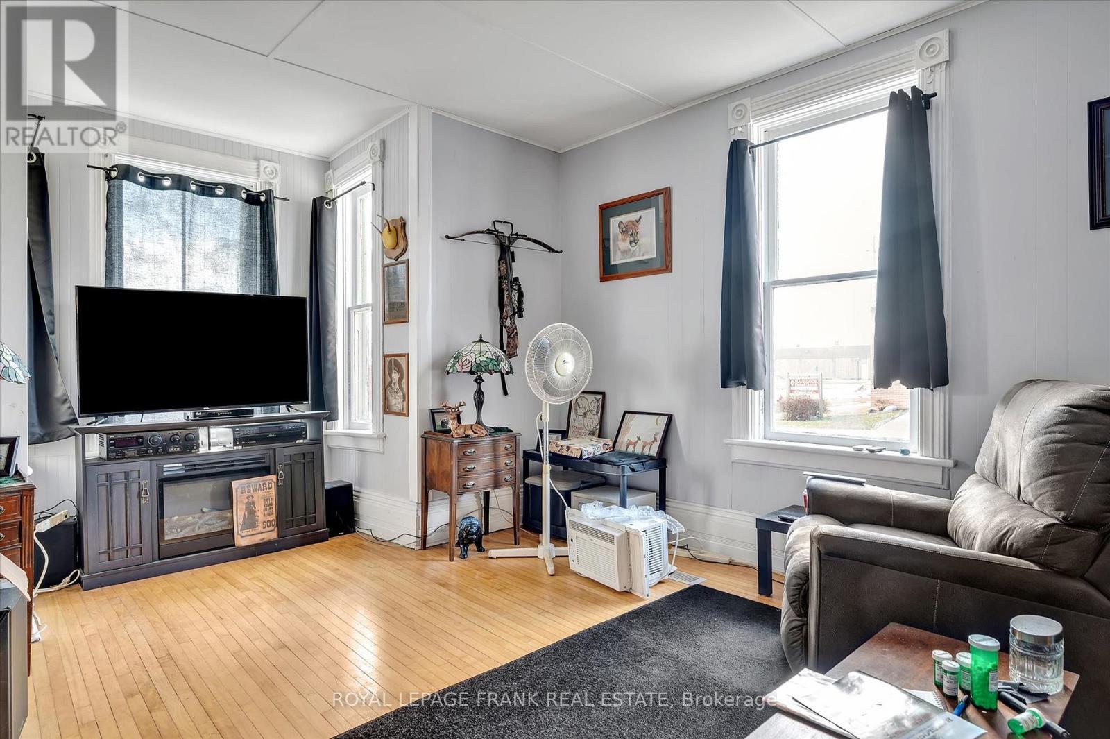












8 ONTARIO STREET

,
Havelock-Belmont-Methuen (Havelock),




Ontario
K0L1Z0

