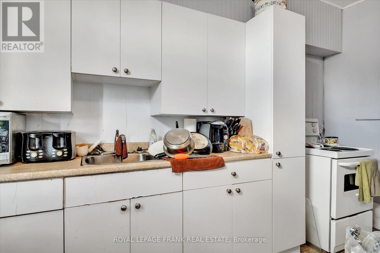 












8 ONTARIO STREET

,
Havelock-Belmont-Methuen (Havelock),




Ontario
K0L1Z0

