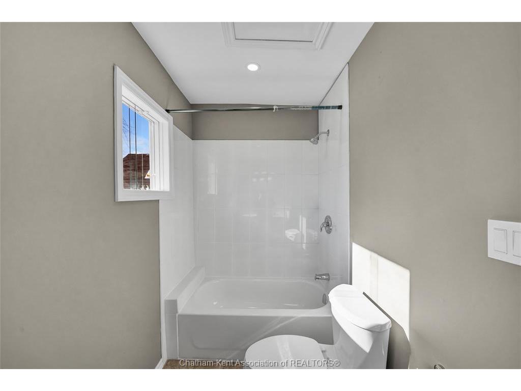 









24


Regent

Street,
Blenheim,




ON
N0P 1A0

