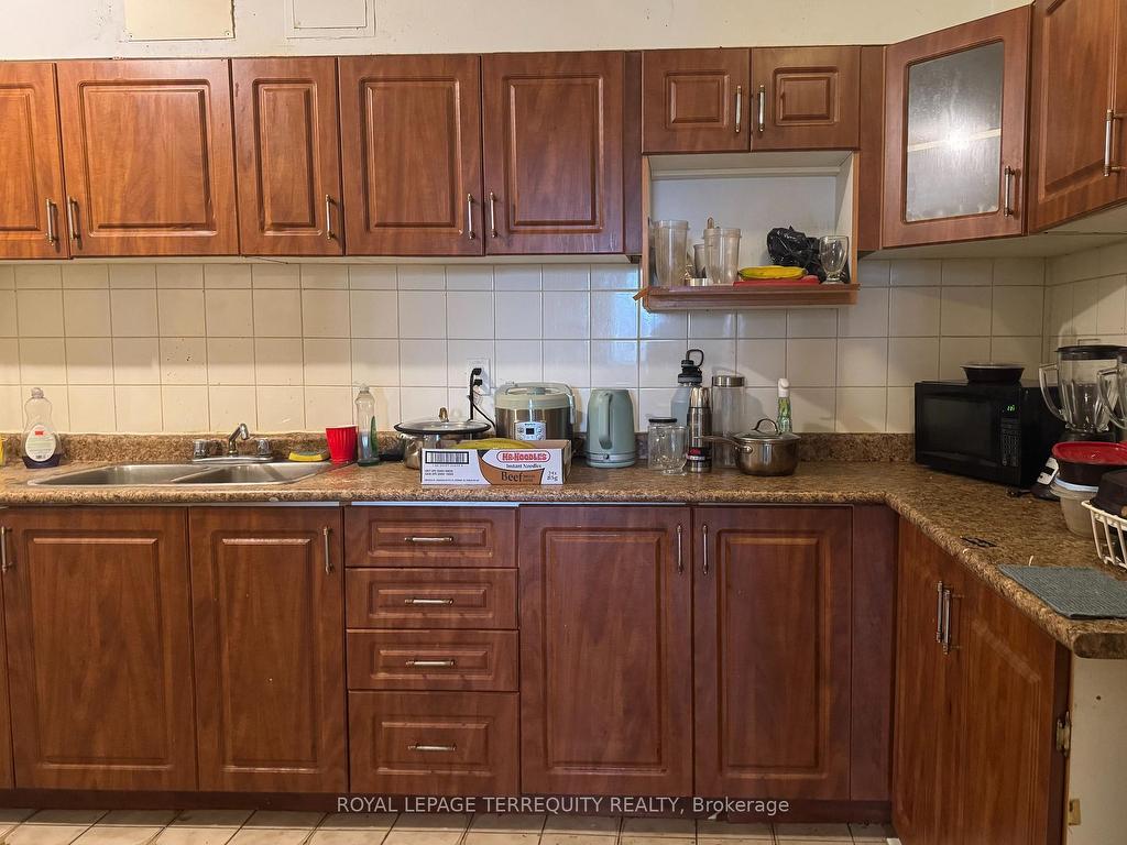 









15


London Green

Court, 409,
Toronto,




ON
M3N 1K4

