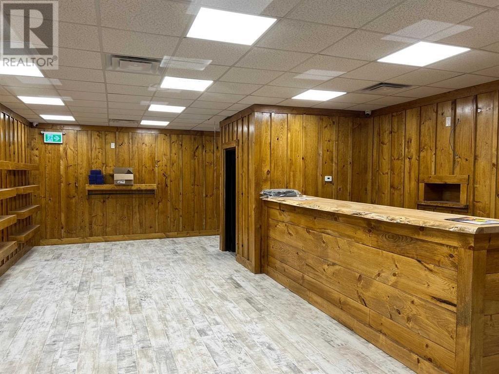 












17 Manitoba RD

,
Elliot Lake,




Ontario
P5A2A6

