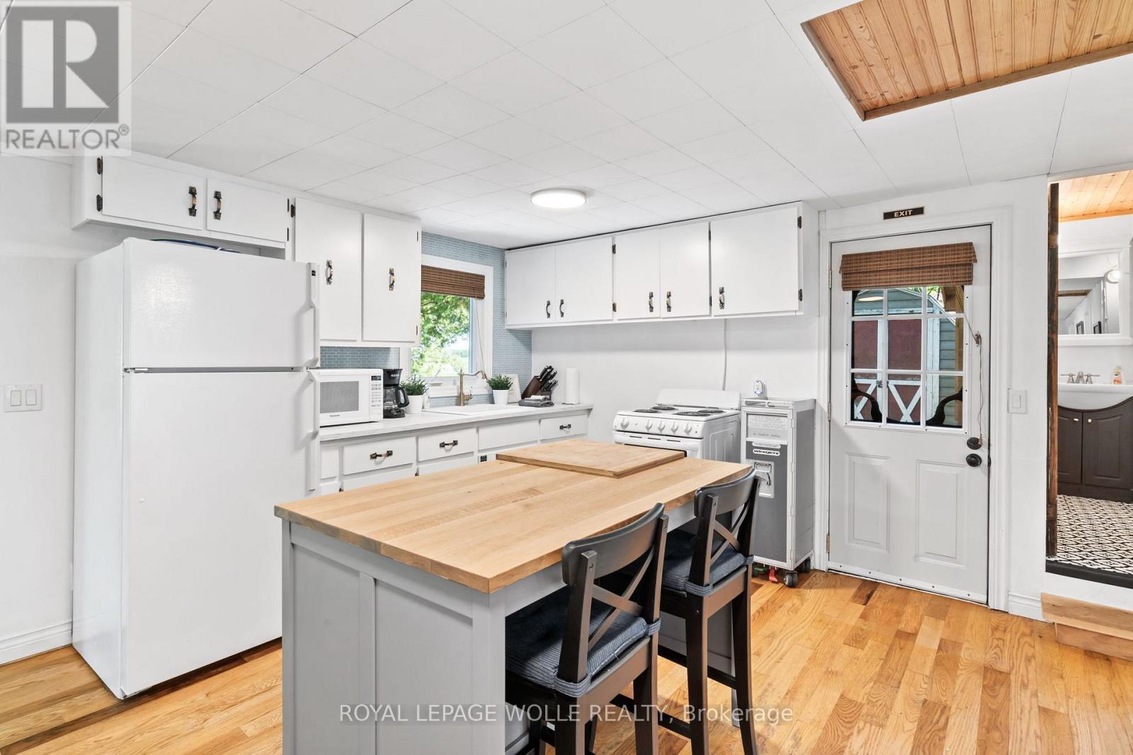 












282 WIDGEON COVE ROAD

,
Northern Bruce Peninsula,




Ontario
N0H2T0

