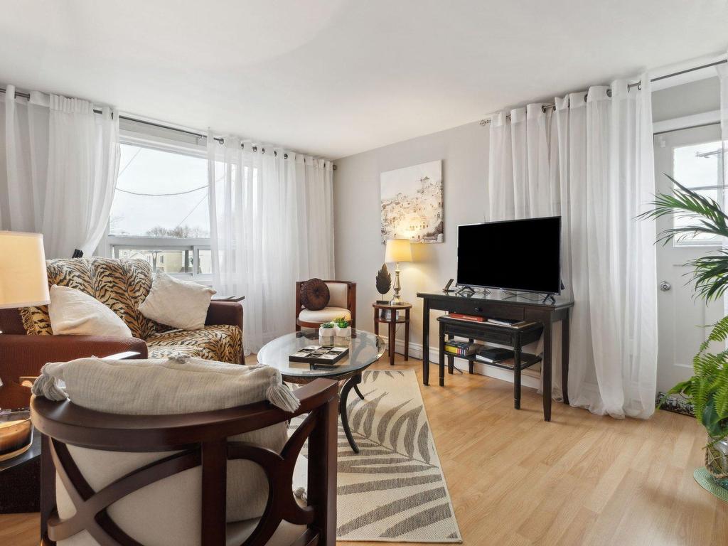 









317


Rue St-André

,
Gatineau (Gatineau),




QC
J8P4E6

