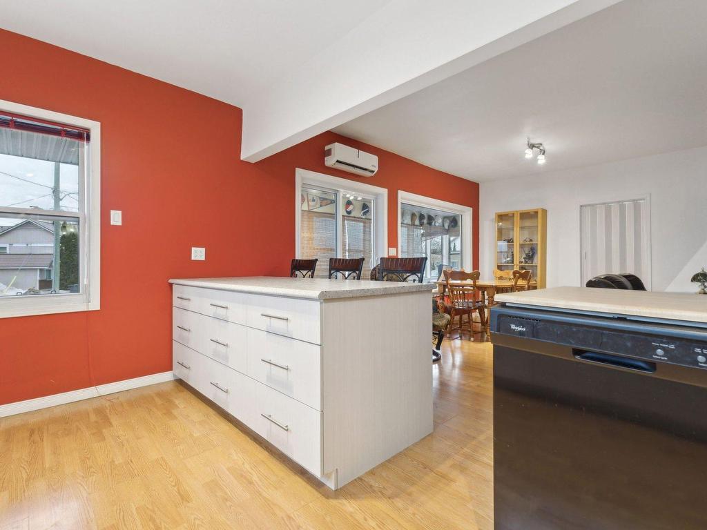 









317


Rue St-André

,
Gatineau (Gatineau),




QC
J8P4E6

