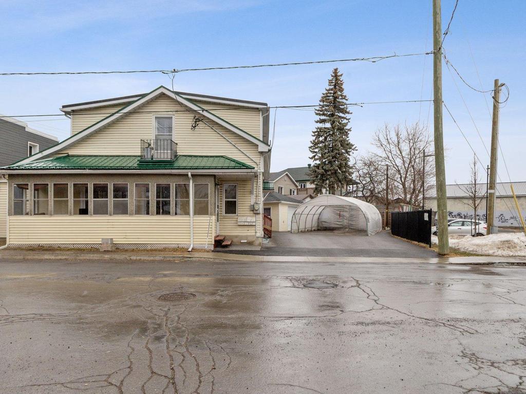 









317


Rue St-André

,
Gatineau (Gatineau),




QC
J8P4E6

