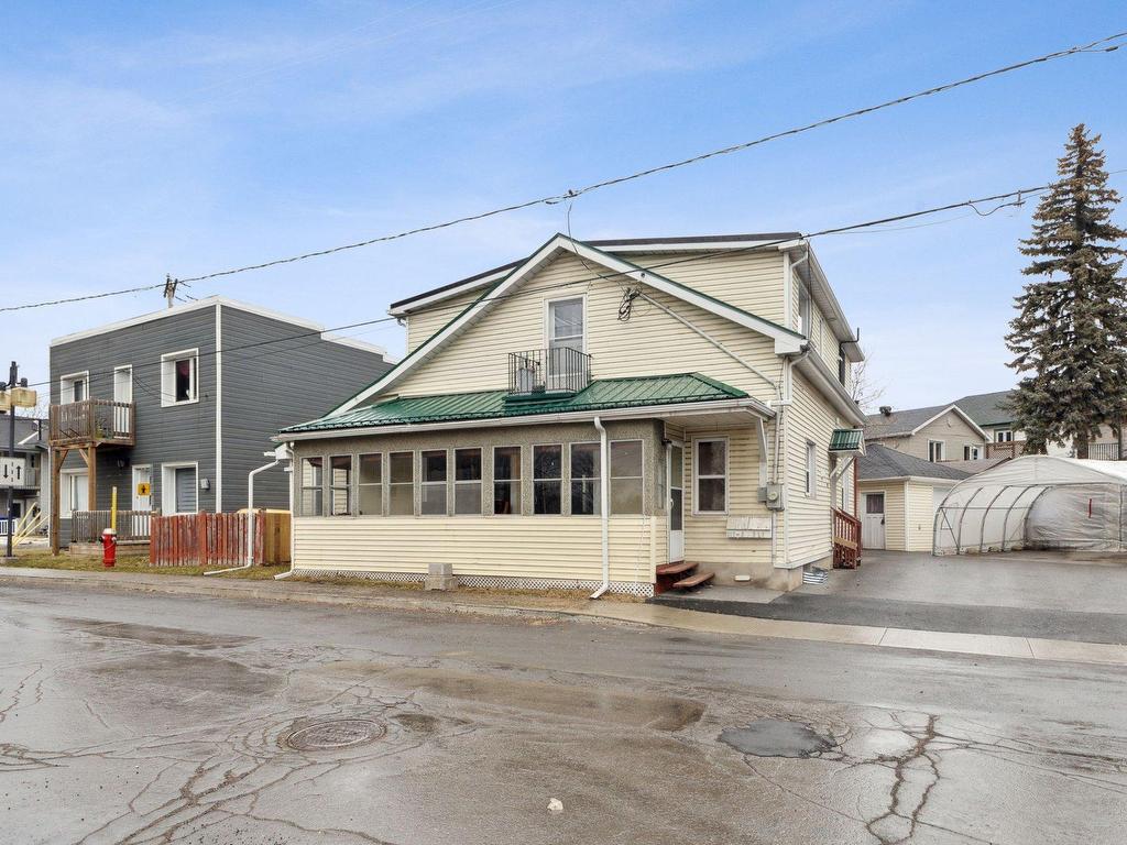 









317


Rue St-André

,
Gatineau (Gatineau),




QC
J8P4E6

