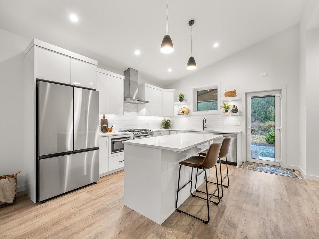 









3025


Royston

Rd, 41,
Cumberland,




BC
V0R 1S0

