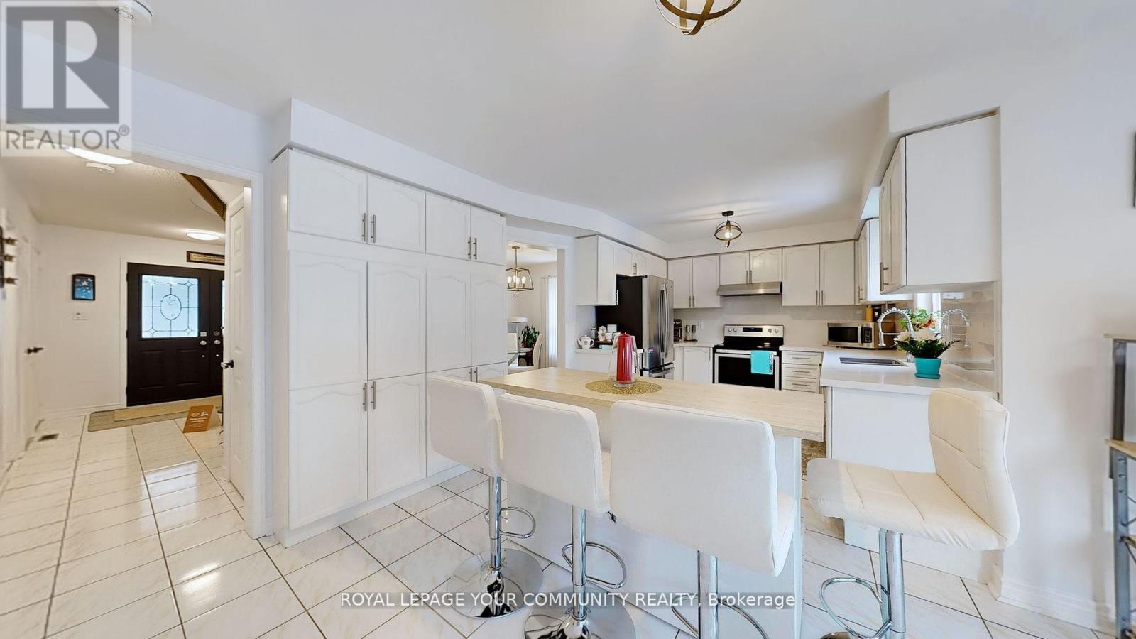 












175 RHODES CIRCLE

,
Newmarket,




Ontario
L3X1V3


