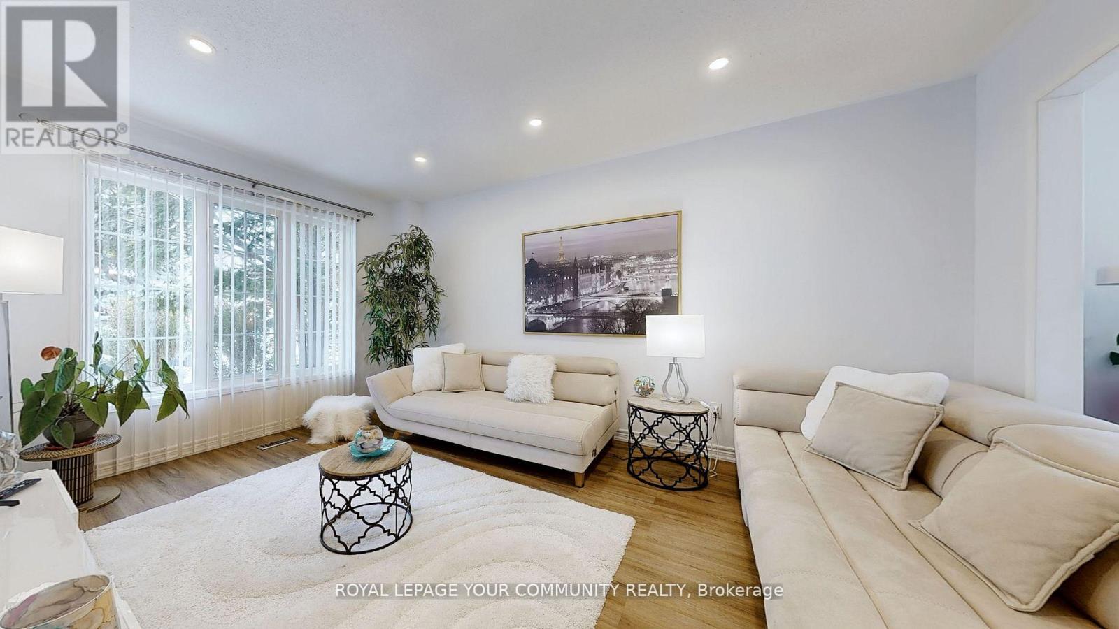 












175 RHODES CIRCLE

,
Newmarket,




Ontario
L3X1V3

