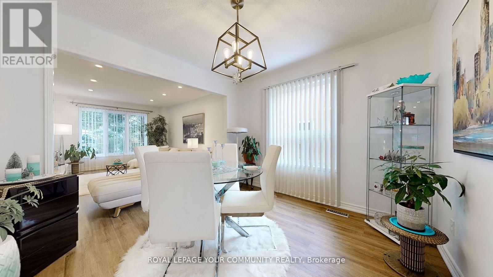 












175 RHODES CIRCLE

,
Newmarket,




Ontario
L3X1V3

