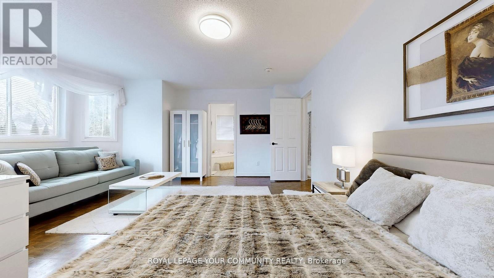












175 RHODES CIRCLE

,
Newmarket,




Ontario
L3X1V3

