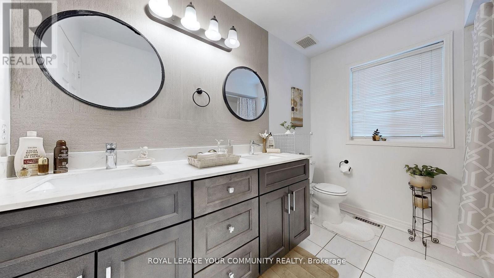 












175 RHODES CIRCLE

,
Newmarket,




Ontario
L3X1V3

