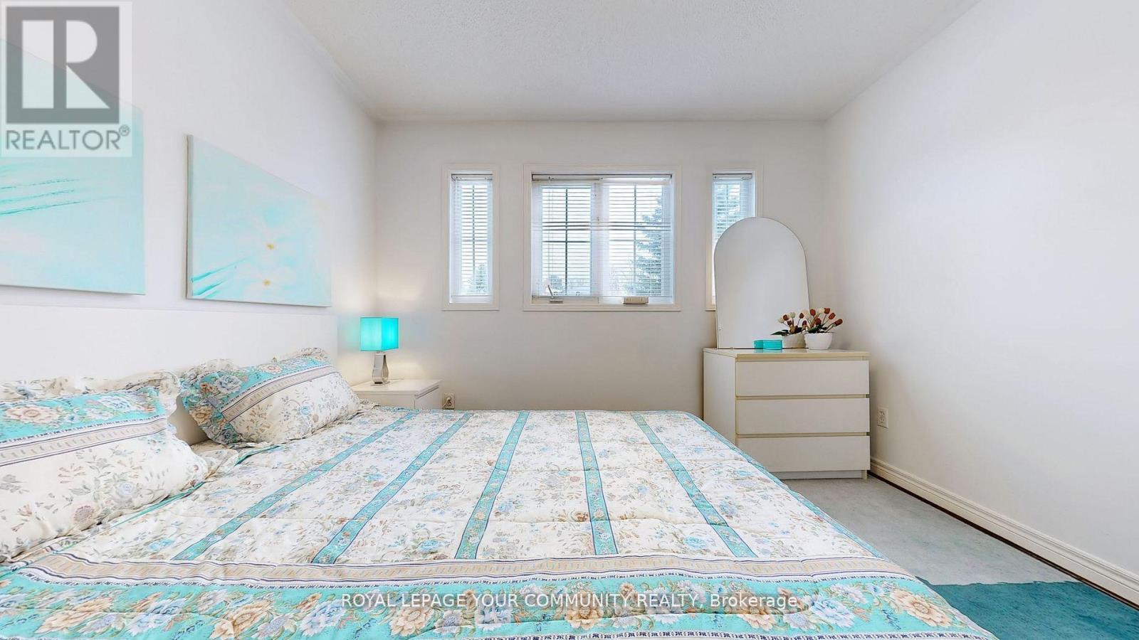 












175 RHODES CIRCLE

,
Newmarket,




Ontario
L3X1V3

