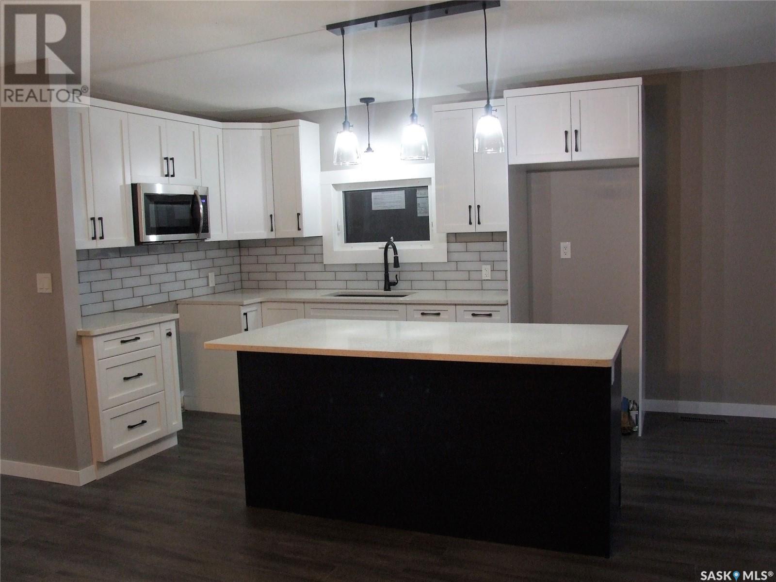 












315 3rd AVENUE E

,
Leader,




Saskatchewan
S0N1H0

