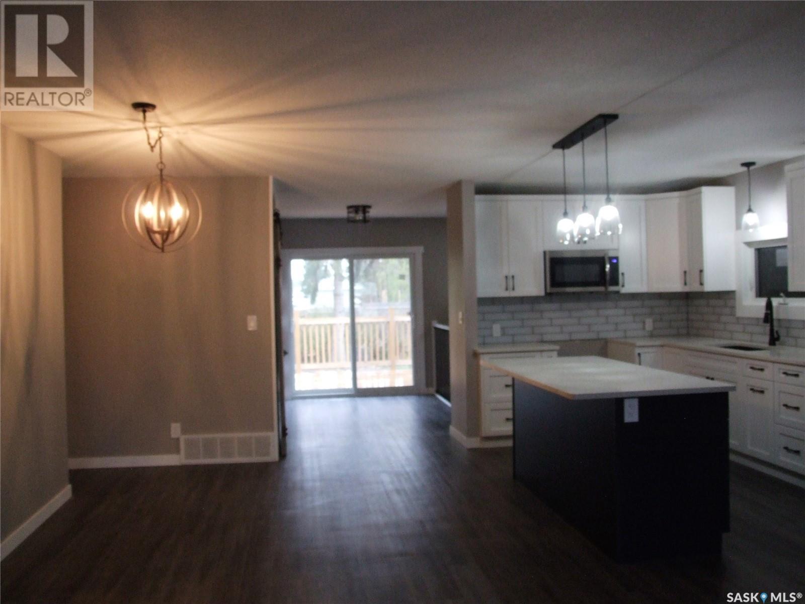 












315 3rd AVENUE E

,
Leader,




Saskatchewan
S0N1H0

