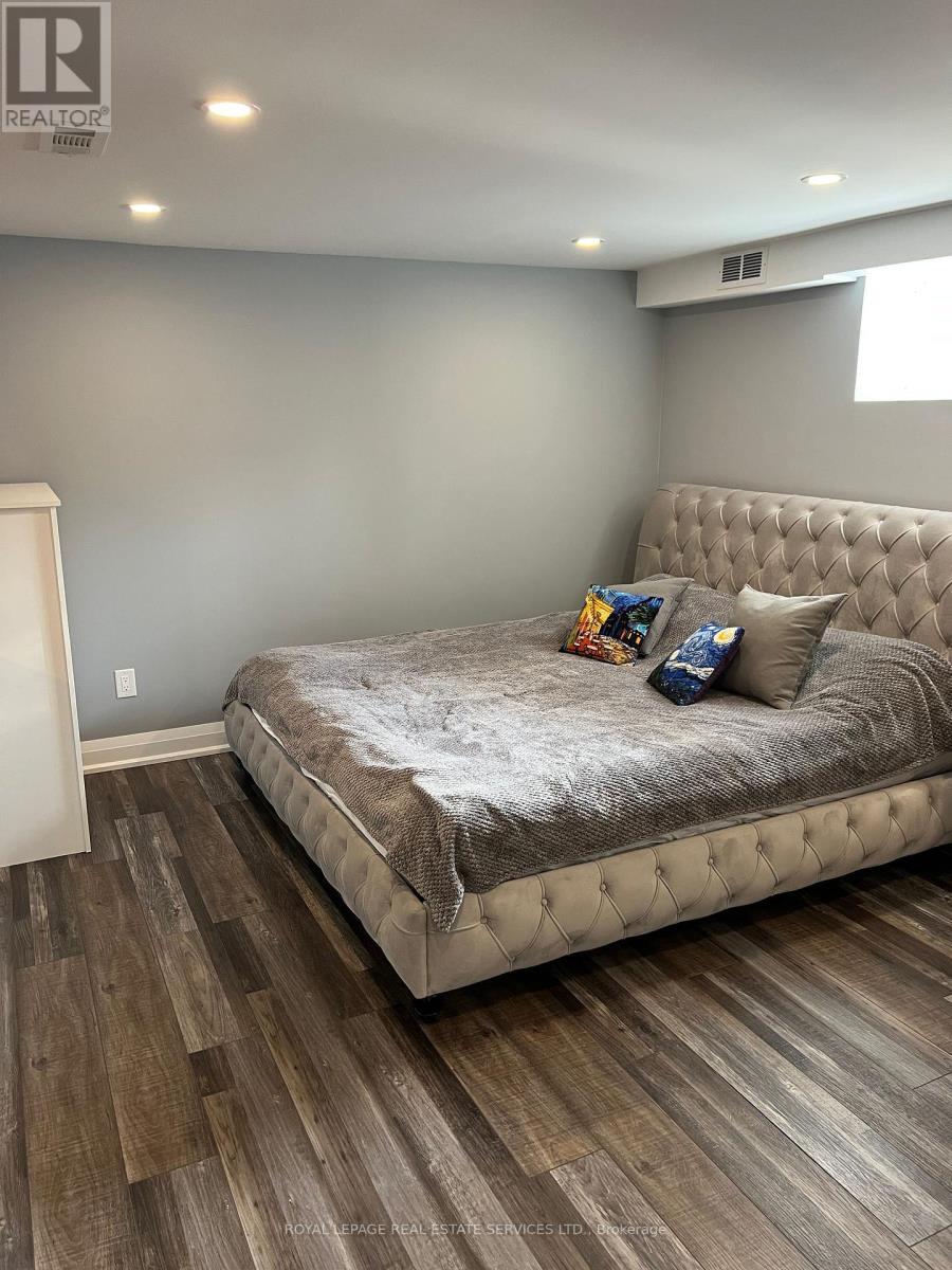 












LOWER - 56 CHARLESTON ROAD

,
Toronto,




Ontario
M9B4M9

