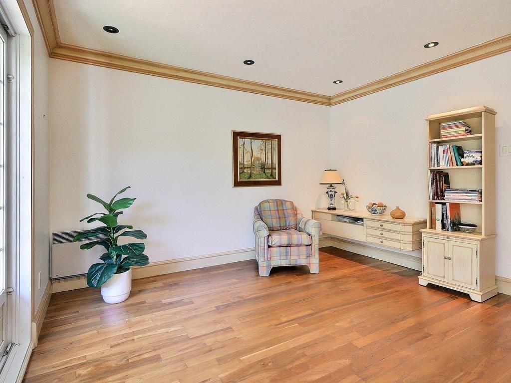 









1235


Rue des Éperviers

,
Longueuil (Le Vieux-Longueuil),




QC
J4G1Z8

