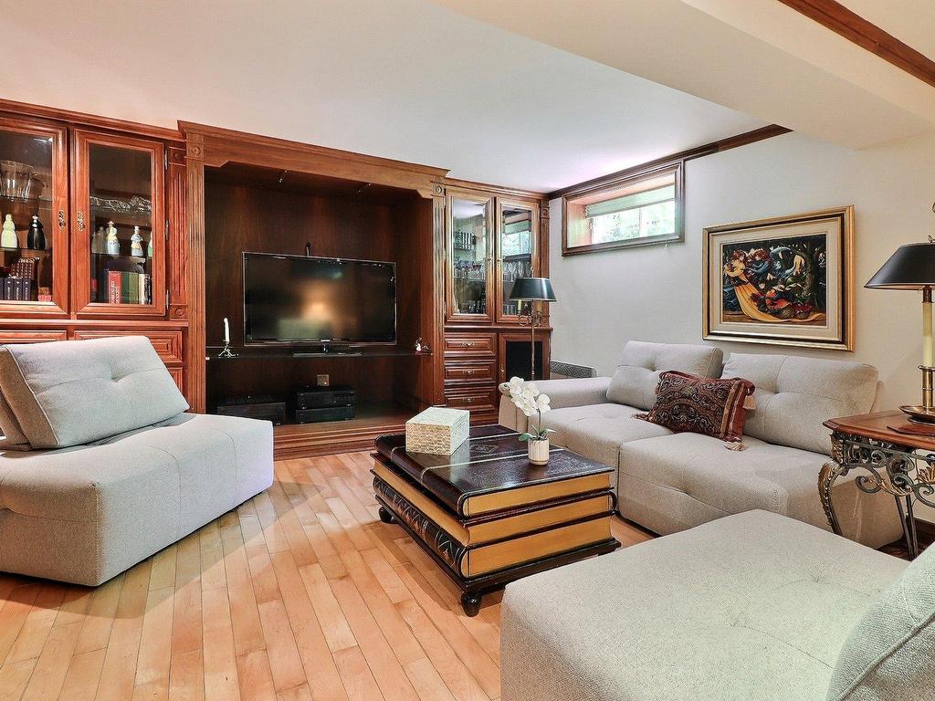 









1235


Rue des Éperviers

,
Longueuil (Le Vieux-Longueuil),




QC
J4G1Z8

