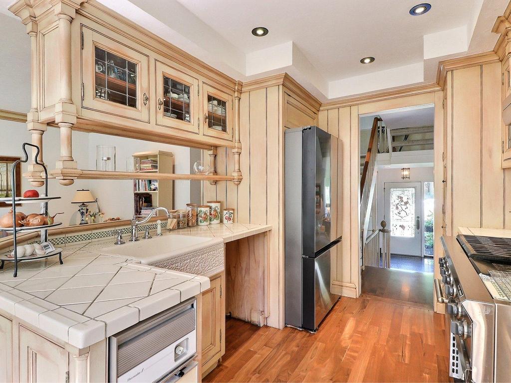 









1235


Rue des Éperviers

,
Longueuil (Le Vieux-Longueuil),




QC
J4G1Z8

