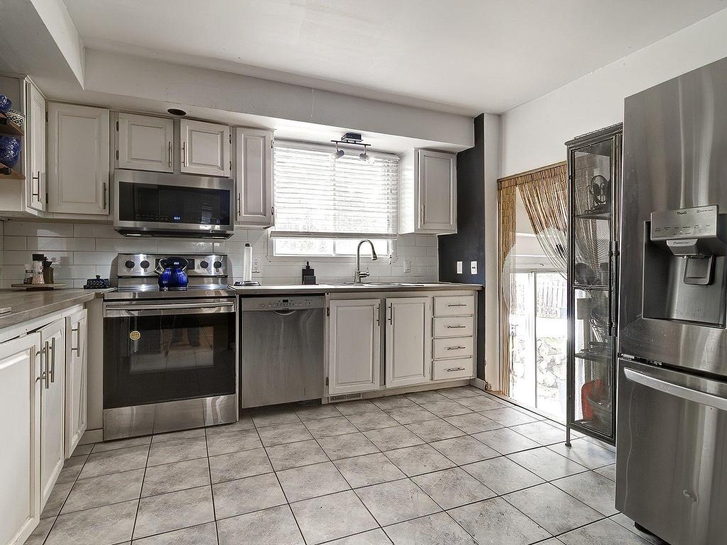 









1830


Crois. Surprenant

,
Brossard,




QC
J4X1R7

