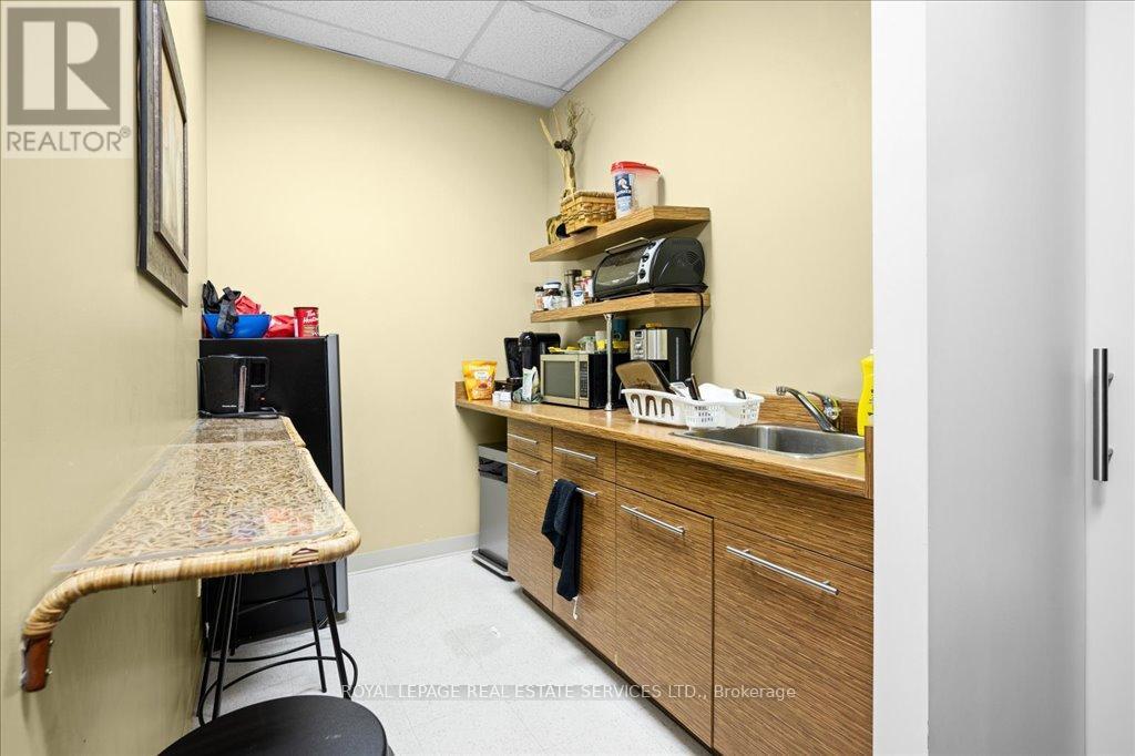 












200 - 414 NORTH SERVICE ROAD E

,
Oakville,




Ontario
L6H5R2

