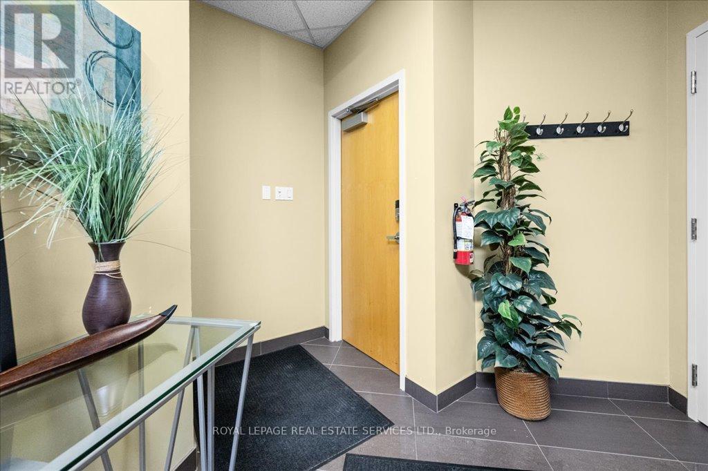












200 - 414 NORTH SERVICE ROAD E

,
Oakville,




Ontario
L6H5R2

