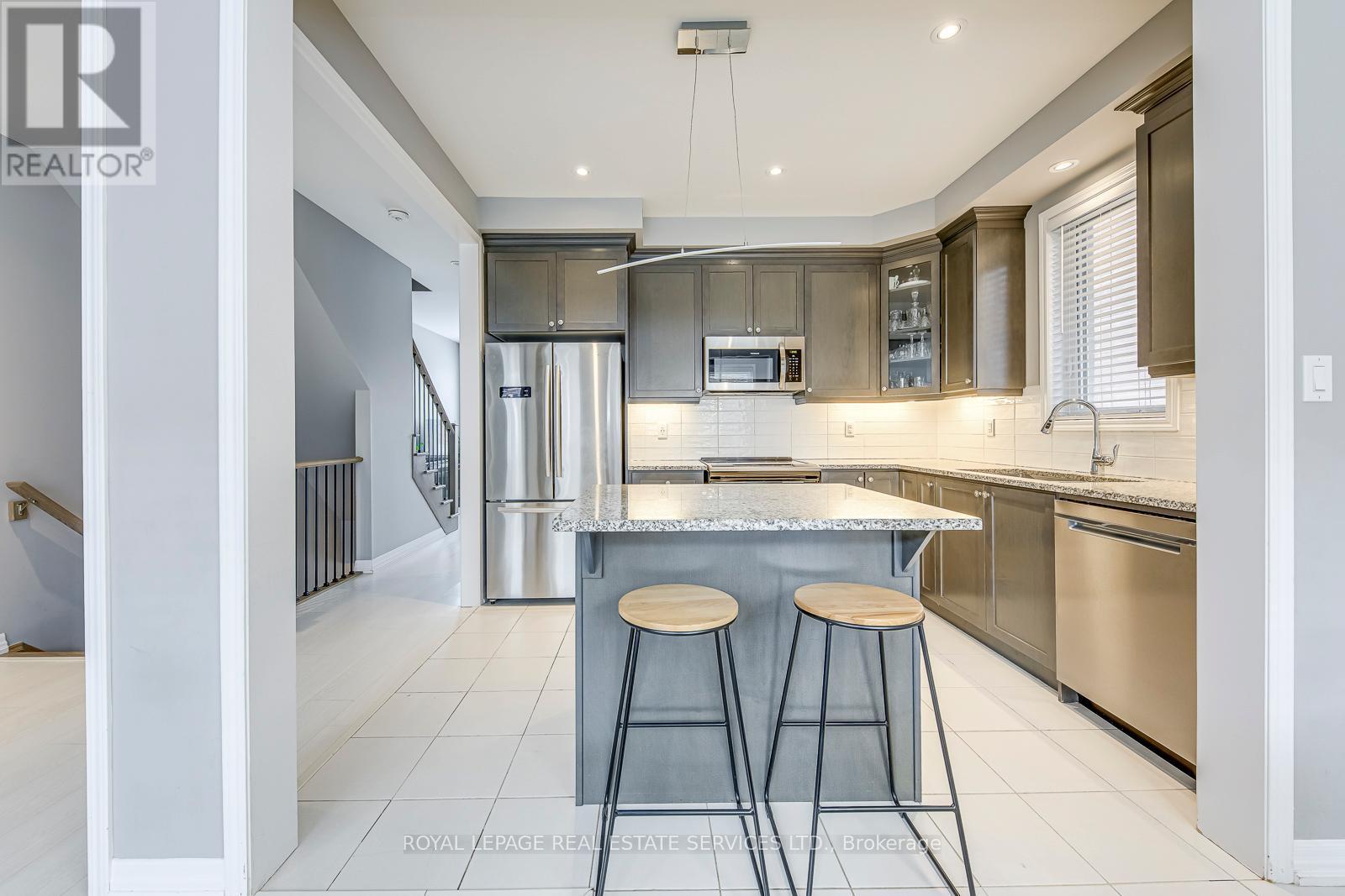 












3344 ERASMUM STREET

,
Oakville,




Ontario
L6M1S3

