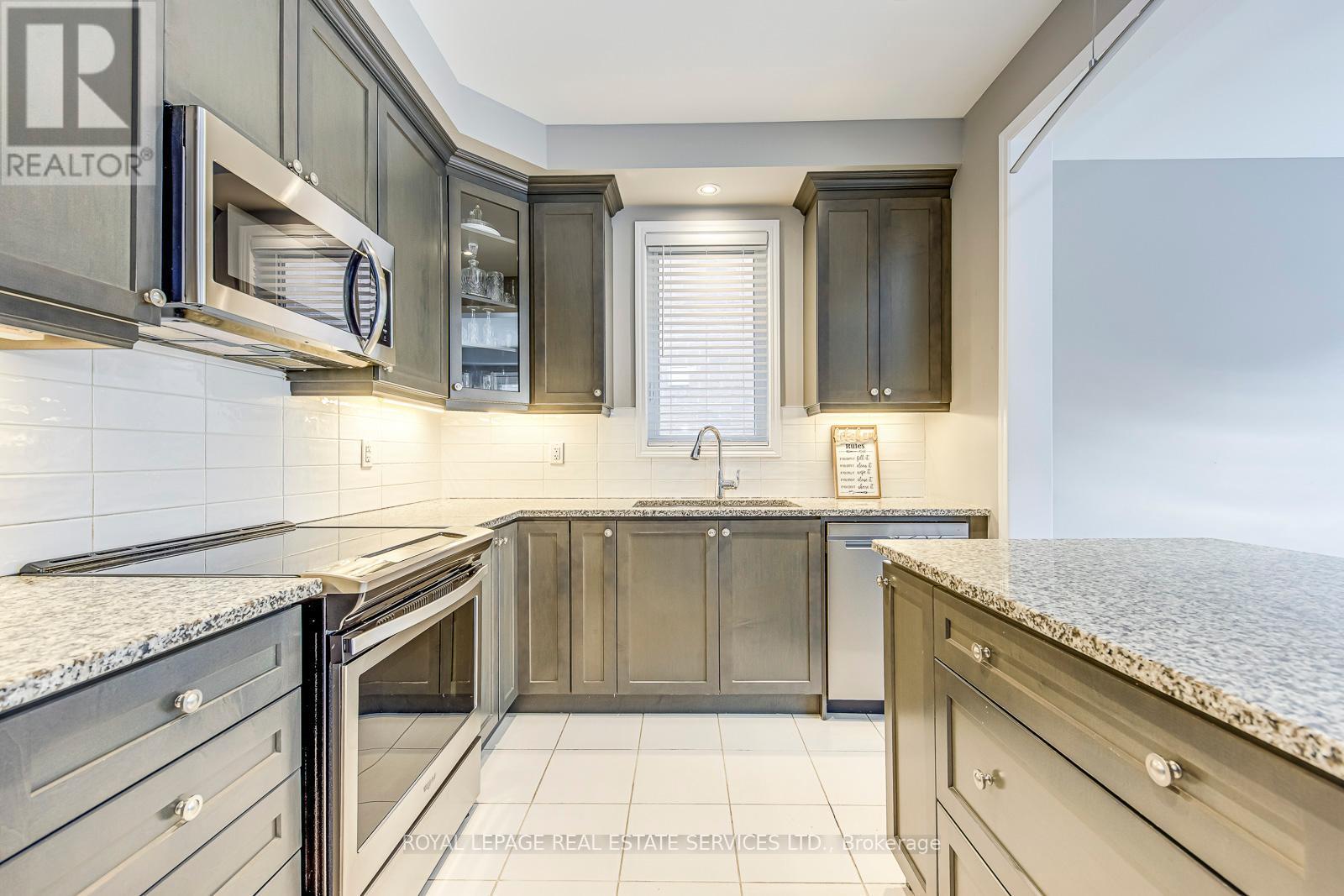 












3344 ERASMUM STREET

,
Oakville,




Ontario
L6M1S3

