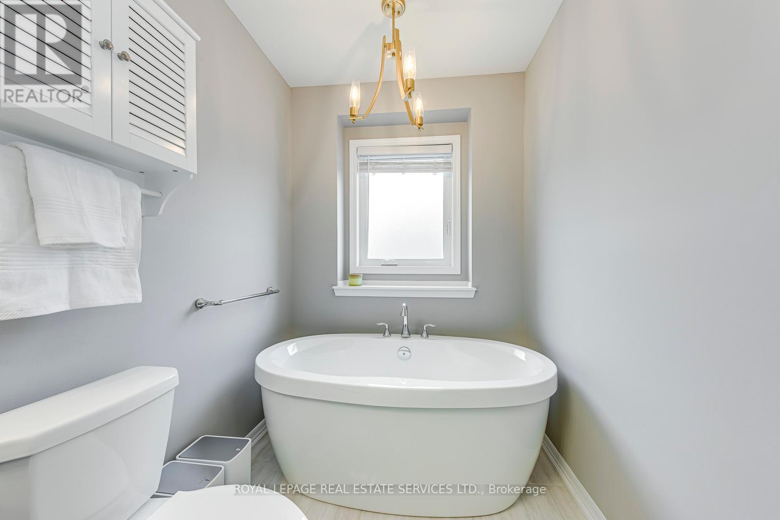 












3344 ERASMUM STREET

,
Oakville,




Ontario
L6M1S3

