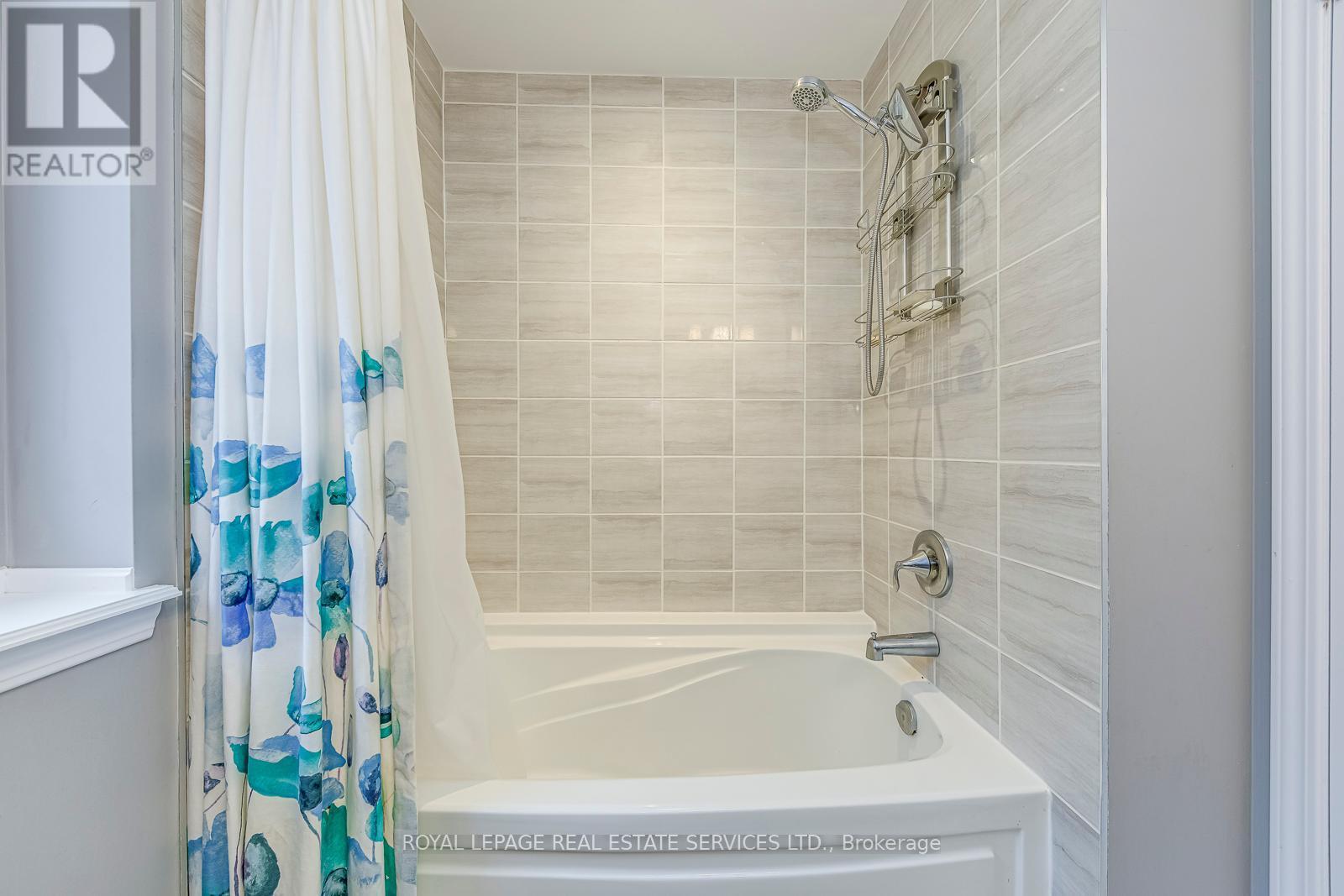 












3344 ERASMUM STREET

,
Oakville,




Ontario
L6M1S3

