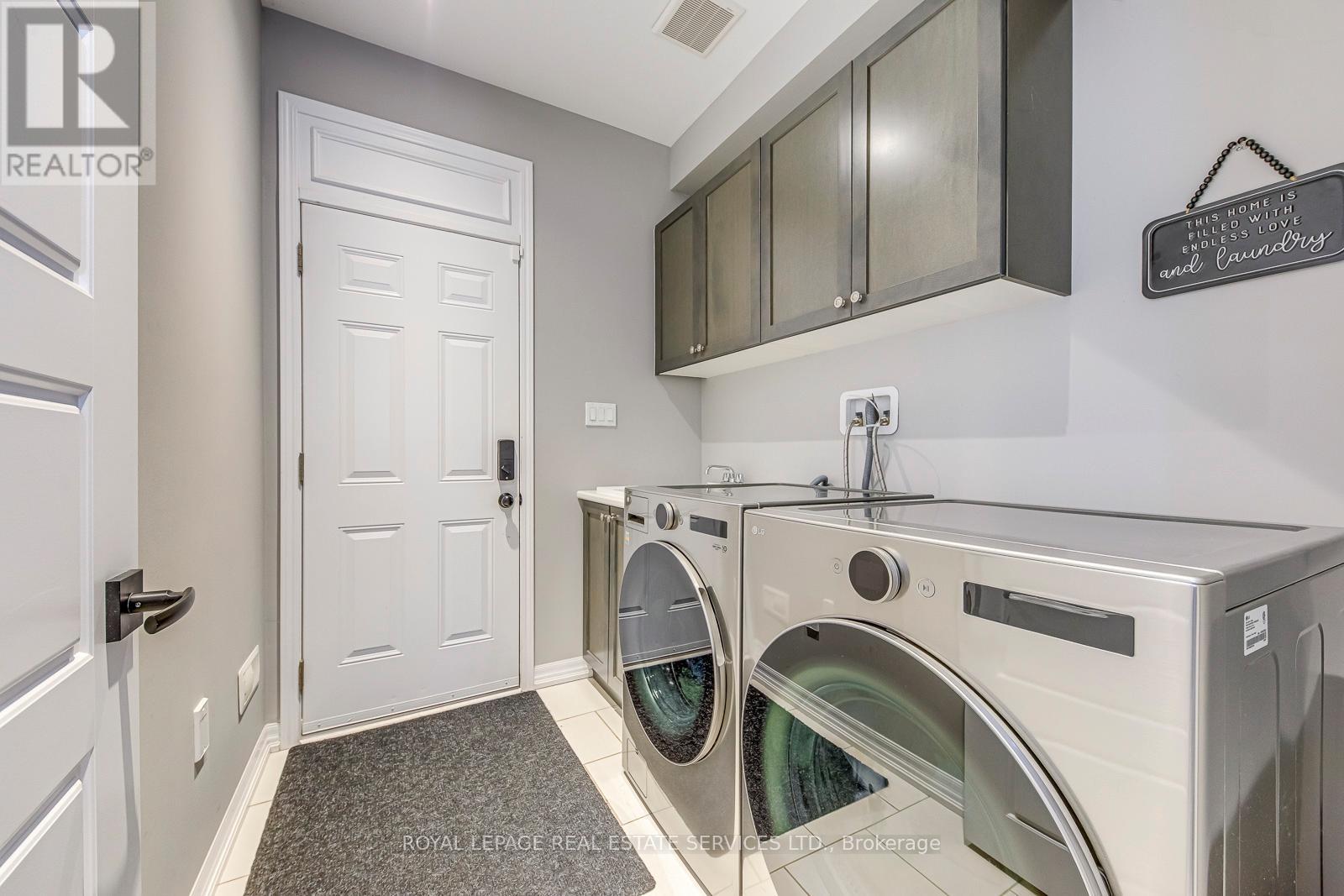 












3344 ERASMUM STREET

,
Oakville,




Ontario
L6M1S3

