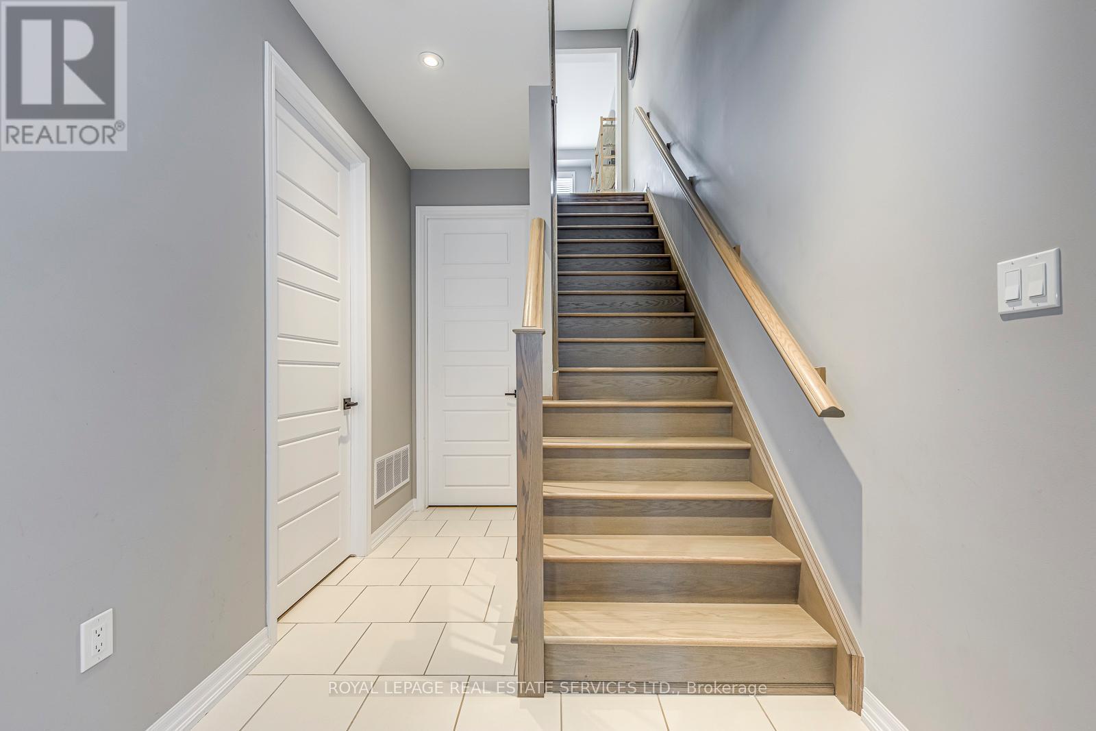












3344 ERASMUM STREET

,
Oakville,




Ontario
L6M1S3

