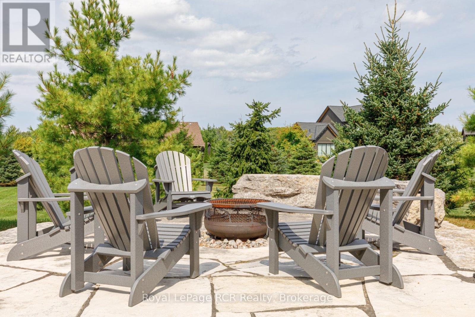 












4 MEADOWLARK WAY

,
Clearview,




Ontario
L9Y0K1

