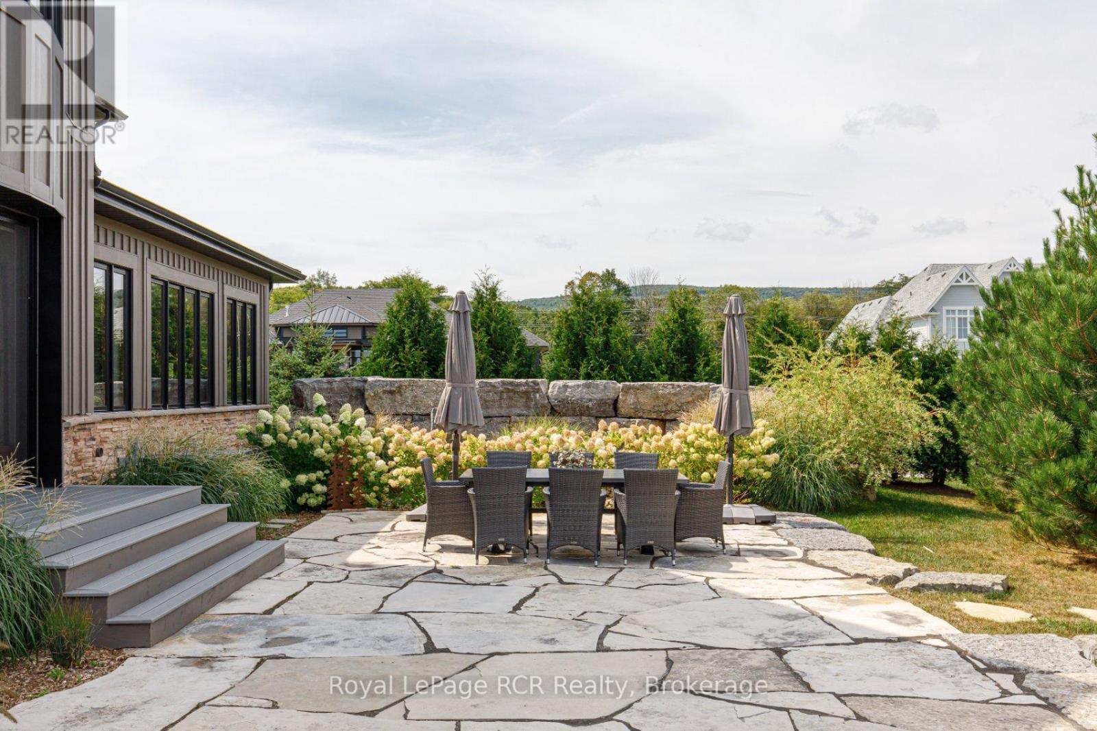 












4 MEADOWLARK WAY

,
Clearview,




Ontario
L9Y0K1

