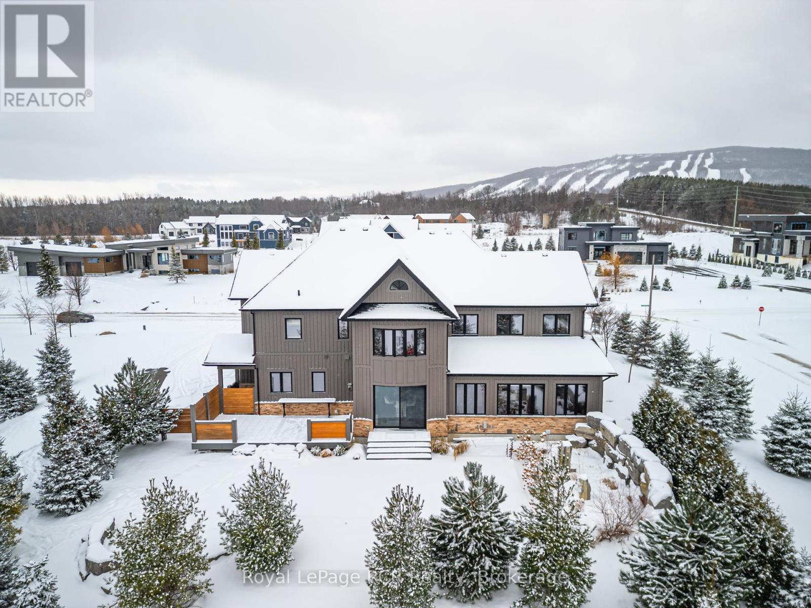 












4 MEADOWLARK WAY

,
Clearview,




Ontario
L9Y0K1

