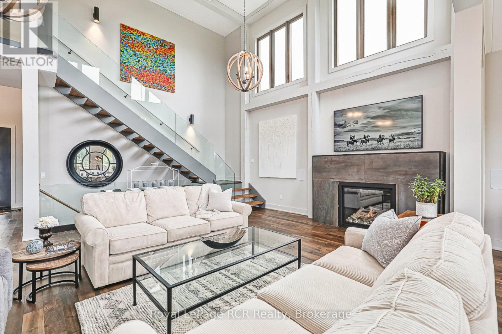 












4 MEADOWLARK WAY

,
Clearview,




Ontario
L9Y0K1


